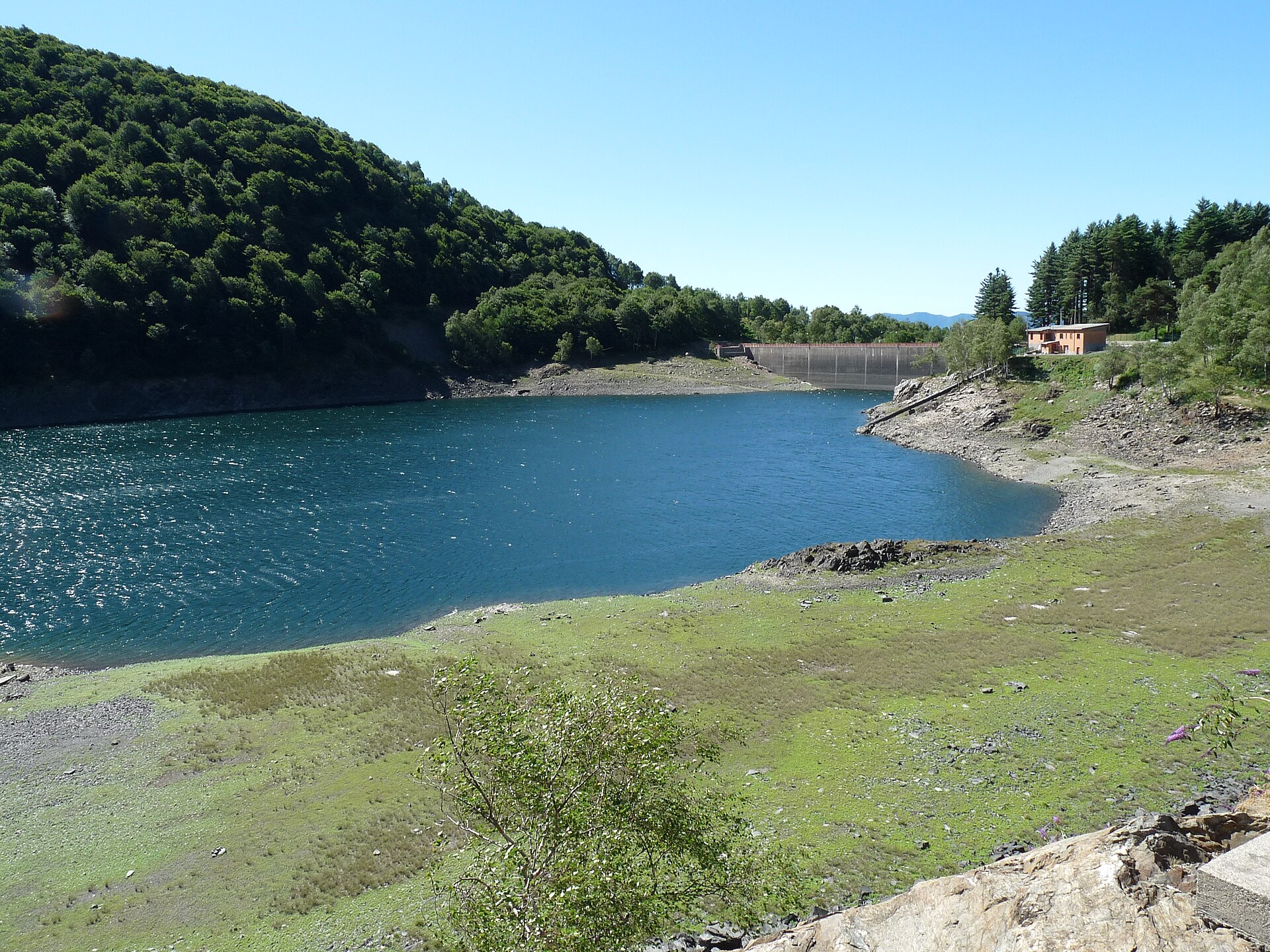 Lago Delio, specchio d'acqua a 930 m sopra Maccagno
