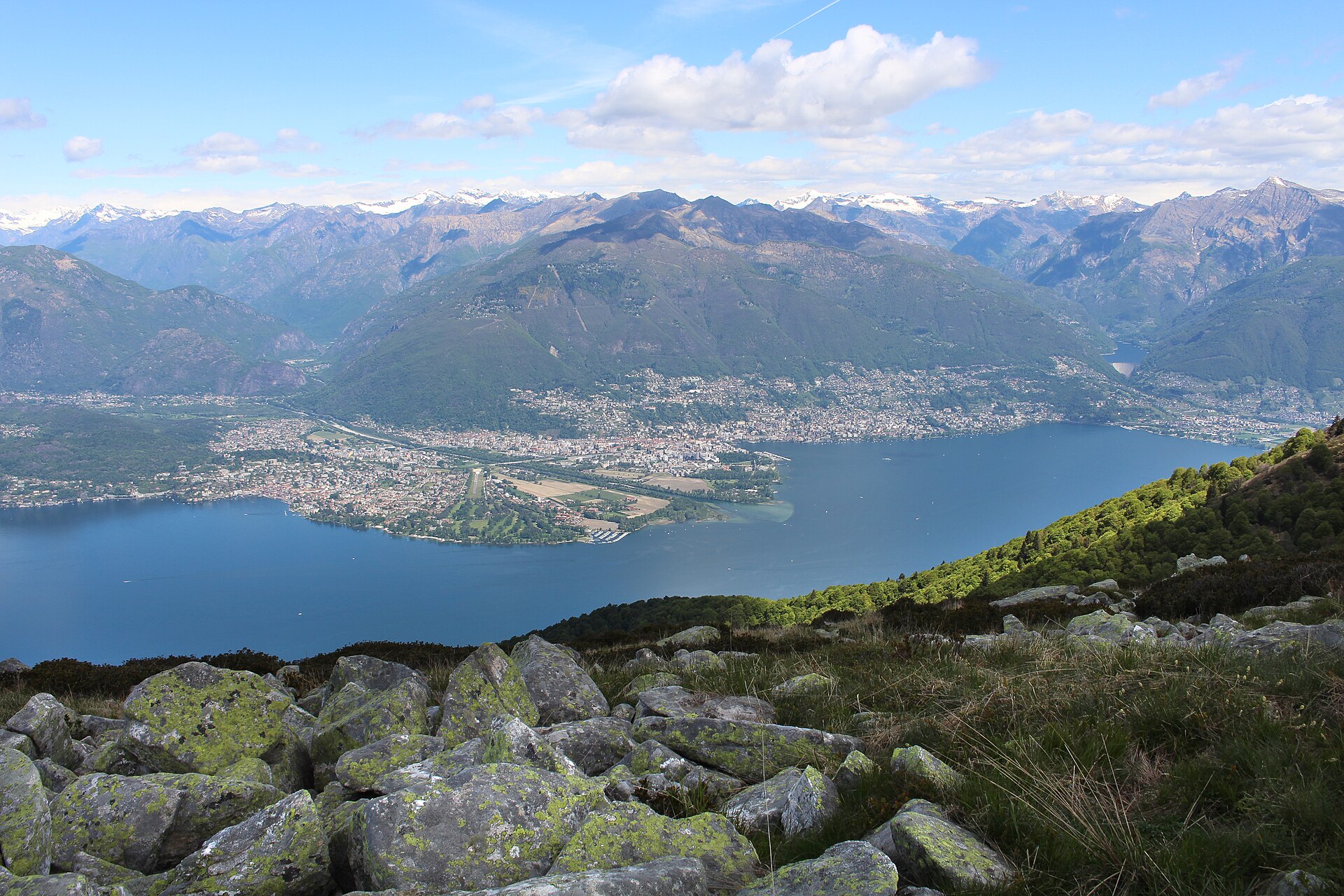 Panorama dal Monte Covreto verso il Lago Maggiore